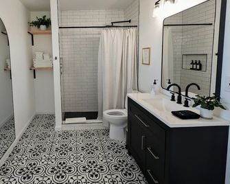 Golden Moon Hideaway - Twentynine Palms