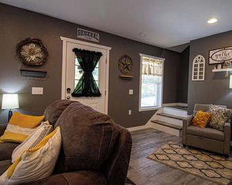 Mountain Haven Dragon's Nest Cabin - Robbinsville - Living room