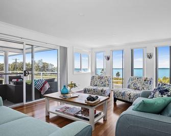 Bay Views - Callala Bay - Living room