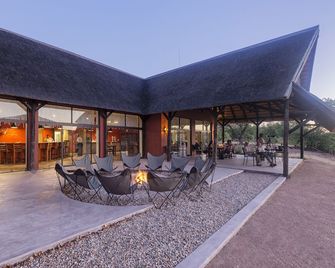 Hobatere lodge - Kowares - Patio