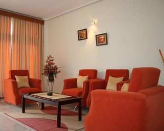 Athaya Hotel Kendari - Kendari - Living room