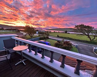 سيل بريك هاوس - دينغل - شرفة