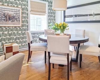 Airy Nantucket Escape in Historic Downtown! - Nantucket - Comedor