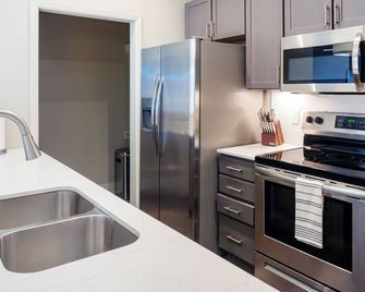 Arts District Apartments By Landing - Tulsa - Cocina