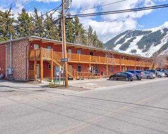 Outpost: Town Square Lodge 1 - Close to Town Square! - Jackson - Edificio