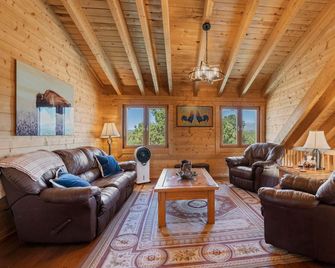 Secluded Mountain Cabin on 68 Acres - Hesperus - Sala de estar