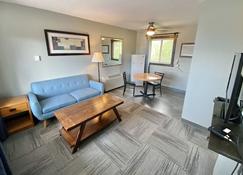 Suite 309 - Gorgeous 2nd floor Apartment - Rapid City - Sala de estar