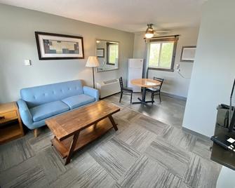 Suite 309 - Gorgeous 2nd floor Apartment - Rapid City - Sala de estar