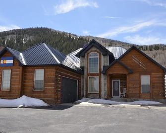 Custom log cabin nestled in Powderhorn Ski Resort. Great in winter or summer. - Mesa - Building