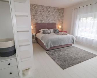 Wee Andy's - Buncrana - Schlafzimmer