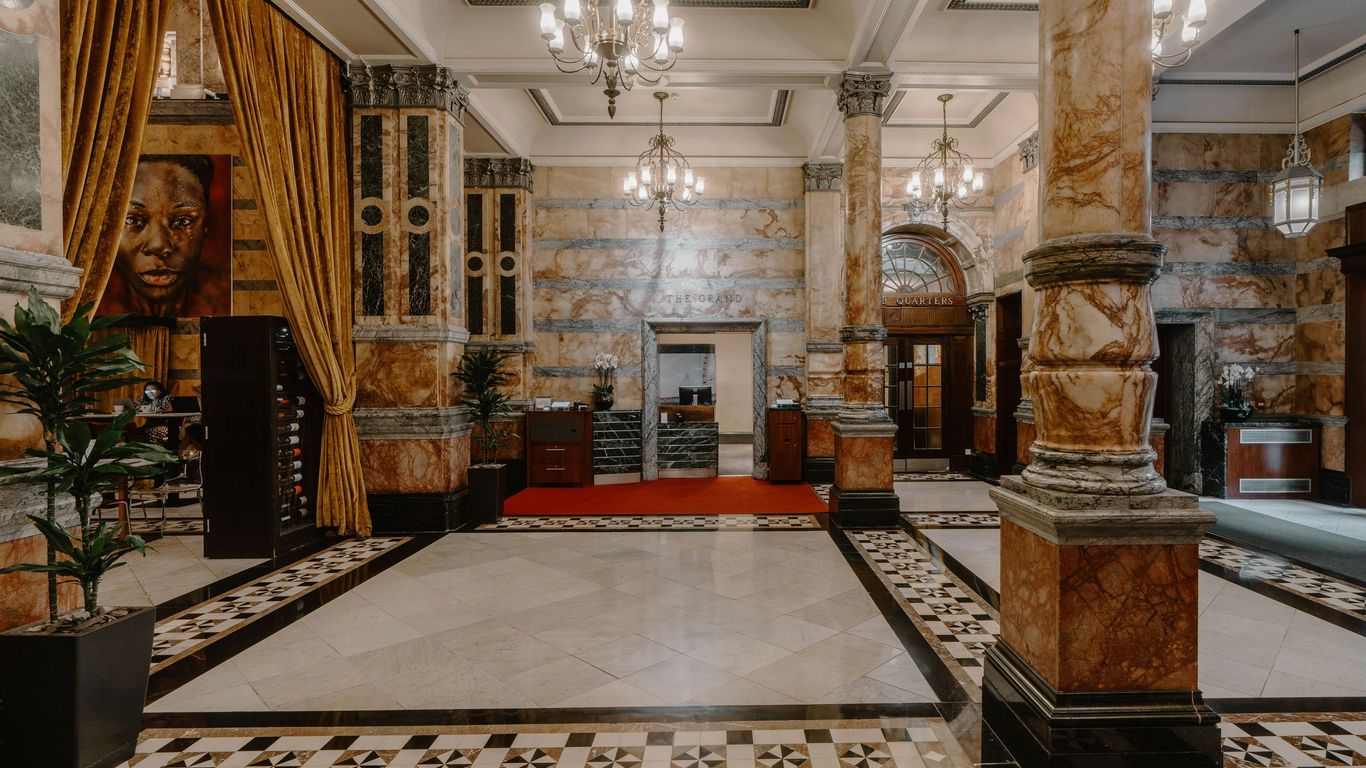 كلوب كوترز هوتل، ترافالغر سكوير