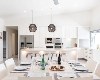 Noosaville Hideaway - Noosaville - Dining room