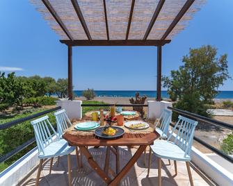 Eco Beach And Magic Garden Hotel - Gennadi - Balcon