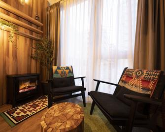 Glamping Tokyo Asakusa - Tokyo - Living room