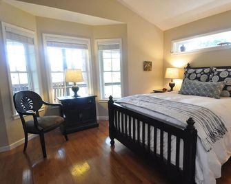 2br, 2ba Cottage Overlooking Lake Santeetlah & Natahala National Forest, Hot Tub - Robbinsville - Schlafzimmer
