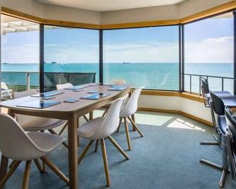 Waterfront On Woolcombe - New Plymouth - Dining room