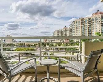 Beautiful Galleryone Condo 1-1 5th Floor - Fort Lauderdale - Balcón