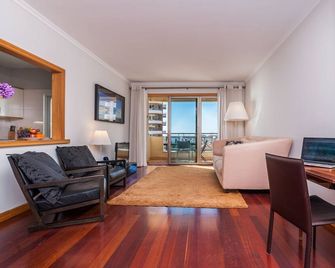 Falesia Apartment by LovelyStay - Funchal - Living room