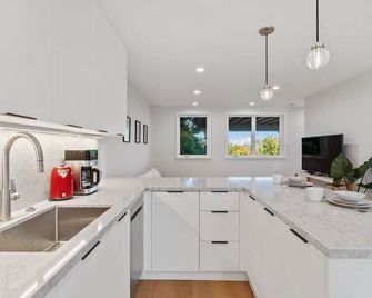 Modern 1BR Noe Valley Apt with laundry & backyard - San Francisco - Kitchen