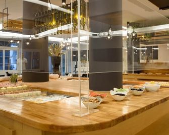 Afroditi Venus Beach Resort - קאמארי