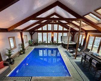 Waterfront Sugarloaf Estate Pool, Hot Tub 7000sqft 3-story - Kingfield - Pool