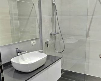 Mcity Hotel - Arad - Bathroom