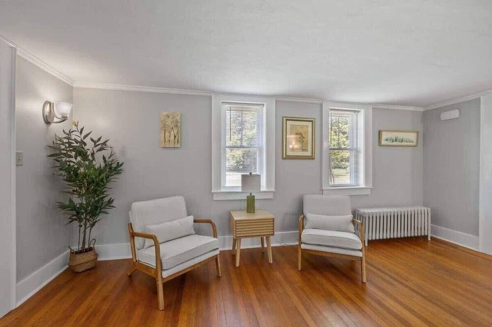 Grand Country Estate with Modern Comforts - Concord - Wohnzimmer