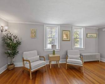 Grand Country Estate with Modern Comforts - Concord - Huiskamer