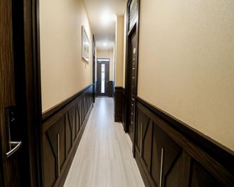 RedDoorz near Taman Bekapai - Balikpapan - Flur