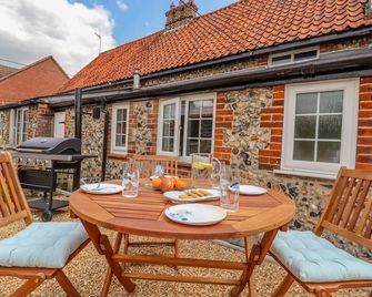 Bluebird Cottage, Family Friendly, With A Garden In Bury St Edmunds - Bury St. Edmunds - Patio