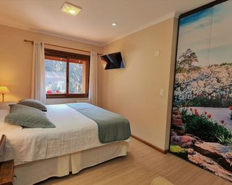 Hotel Azaleia - Gramado - Soverom