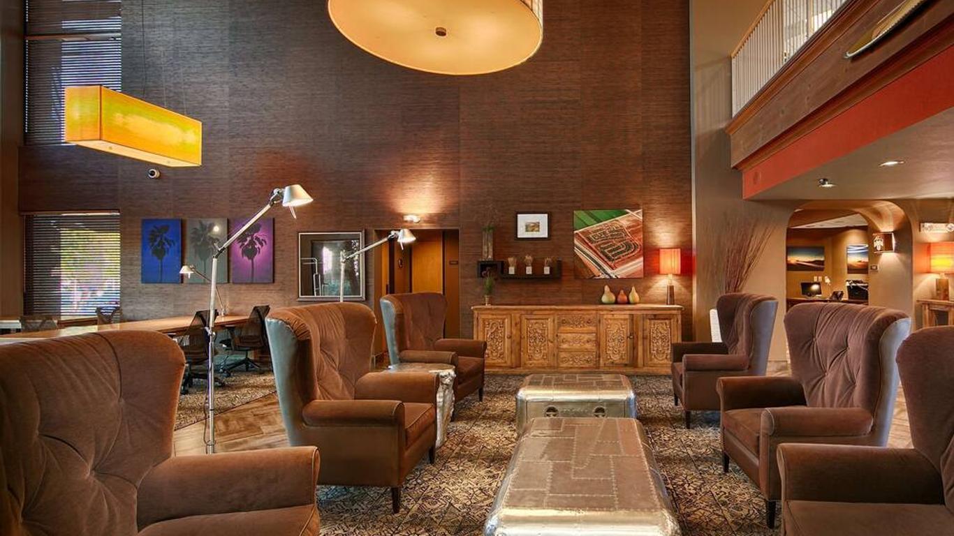 Best Western Plus Scottsdale Thunderbird Suites