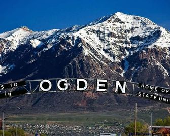 Charming Condo on Historic 25th Street - Ogden - Building