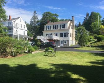 Three Schooners, an Oasis Just Steps From Downtown Boothbay Harbor - Boothbay Harbor - Gebouw