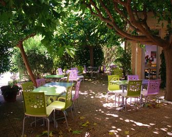 Ibis Budget Avignon Centre - Avignon - Innenhof