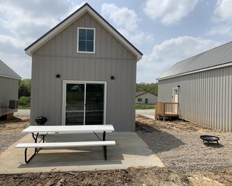 Salty Cedar Cabins #2 - Monroe City - Patio