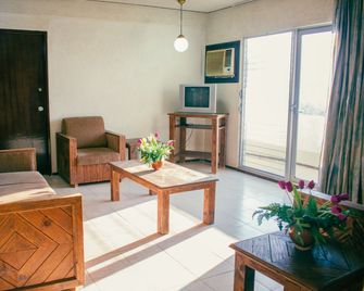 Suites del Sol Hotel & Apartments - Mérida - Wohnzimmer