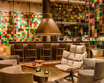 Motel One Köln-Neumarkt - Colonia - Bar