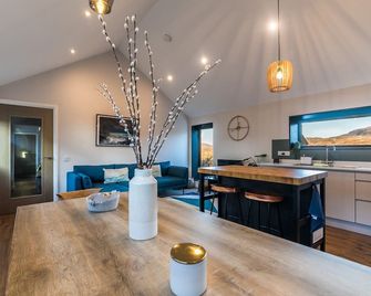 Beinn Mhor View, Family Friendly, With A Garden In Lochboisdale - Isle of South Uist - Dining room