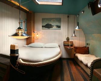 Boat 'Opoe Sientje' - Nijmegen - Bedroom