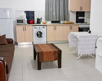 Pomegranate Cottage 1 Double Bedroom With Spectacular Mountain Sea View - Lápithos - Кухня