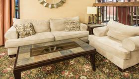 Baymont by Wyndham Mobile/ I-65 - Mobile - Living room