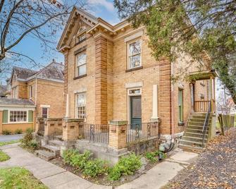 Walk to Garden and Restaurants Zanesville Apartment - Zanesville - Budova