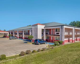 Econo Lodge Inn & Suites - Forest - Gebäude