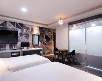 Gimcheon Kan Plus - Gimcheon - Habitación