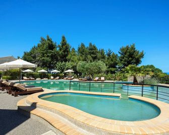 Ohana Hotel - Kriopigi - Piscina