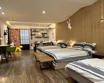Taipei Ximen Loft - 4 minutes to Metro. 3F Loft for up to 6 persons. New Deco. - Taipei City - Bedroom