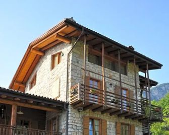 Ca' Dei Fazzilisti - Mori - Building