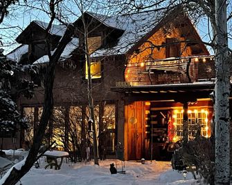 The Casa Carmen-Arroyo Seco! Location 15 Minutes From Taos And Taos Ski Valley! - Arroyo Seco - Building