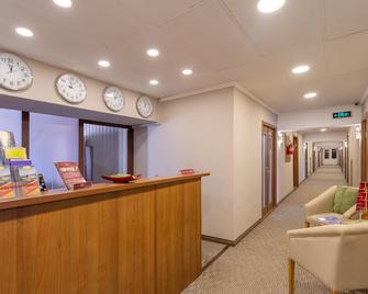 Club Hotel Dostuk - Bishkek - Front desk